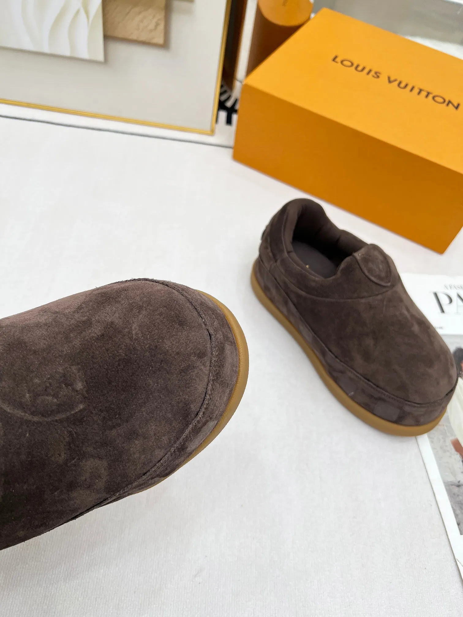 👟👟Ex-factory price 660👟👟 louis vuitton (Louis Vuitton/lv)🔍Autumn and winter~Ugly little chubby, new shoe style YETI🔥🔥🔥🔥 Super street-style bread shoes are here! ! ! Chubby is so cute~💞 What a great tool for showing off slim legs! The inner height is increased by 5 cm, the legs are longer and thinner, and the beef tendon bottom is super comfortable, suitable for couples 💞💞💞💞 Fabric: imported high mercerized ox velvet embossed craftsmanship Number of yards: 35-45 yards (46🉑custom-made, non-returnable)